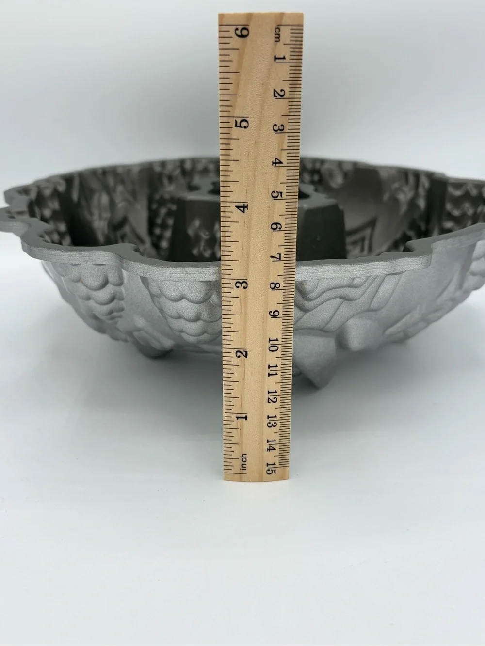 Nordic Ware Holiday Wreath Bundt Cake Pan #921 USA Cast Aluminum